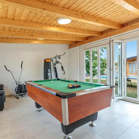 Pool & Fun House Betiga 1 With Gym Фажана