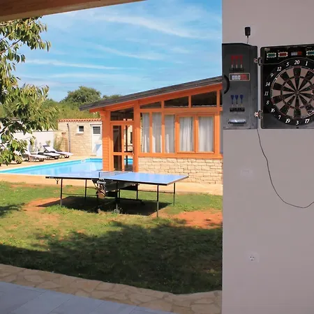 Pool & Fun House Betiga 1 With Gym Фажана